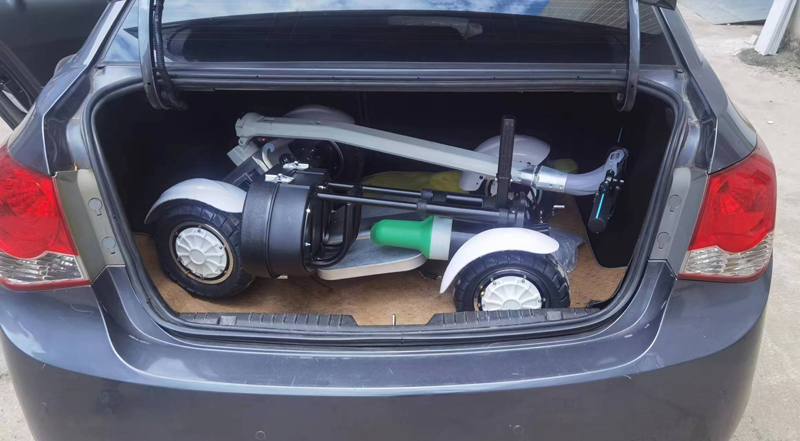 Compact Electric Golf Scooter 4 Wheel Design with Comfortable Riding Platform and Storage Space - Image 7